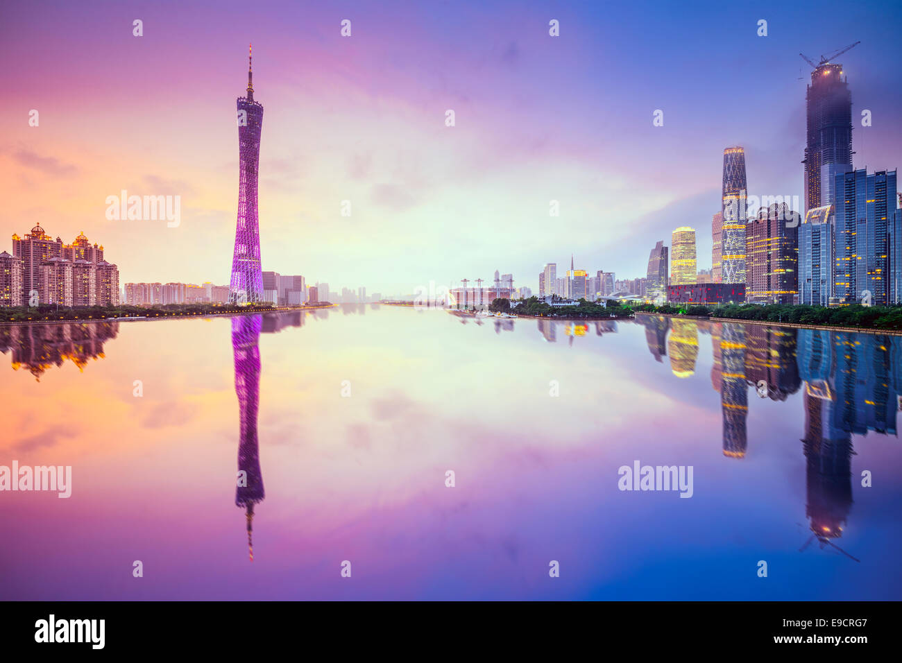 Guangzhou, China Stadt Skyline auf den Perlfluss. Stockfoto