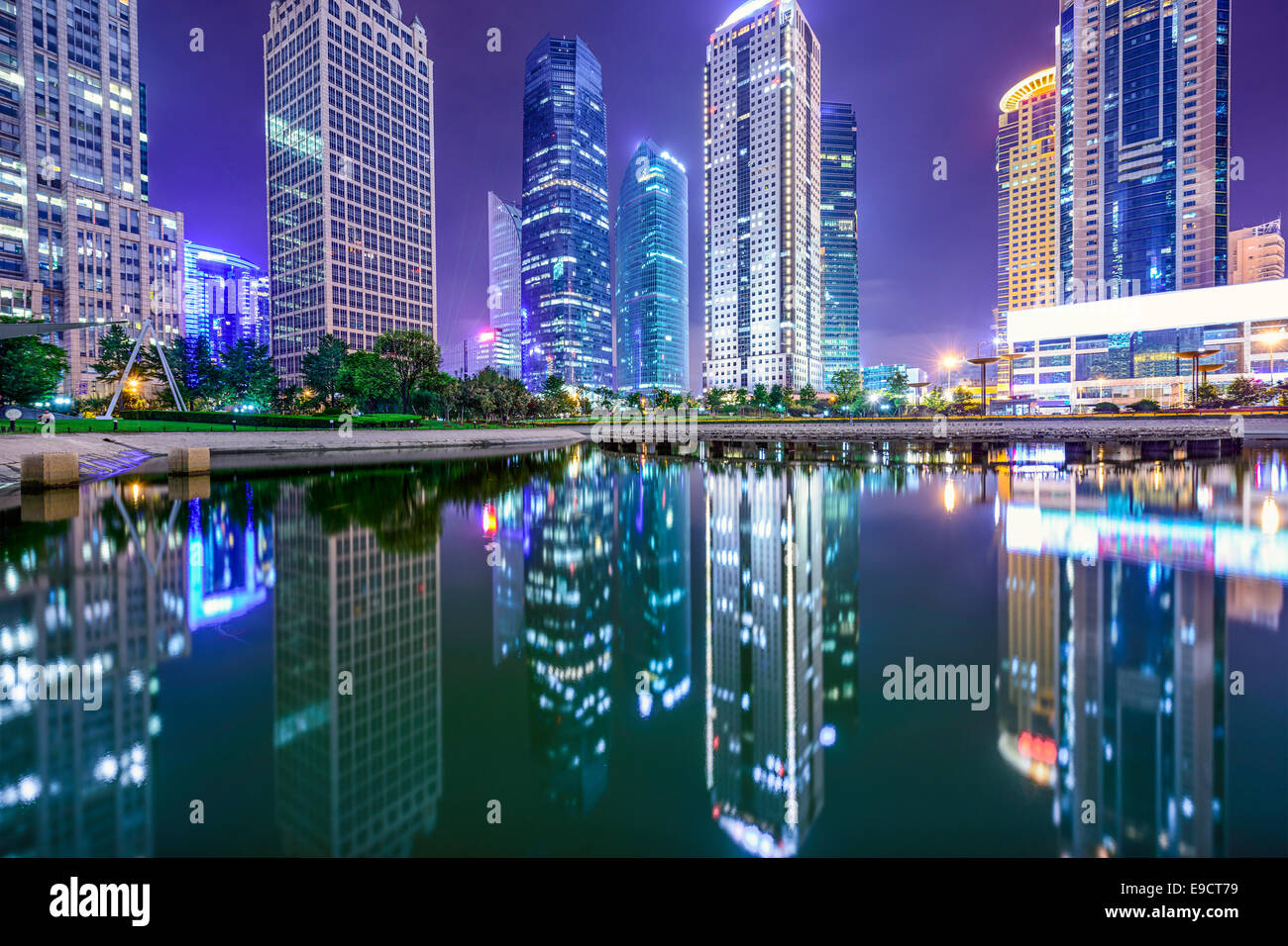 Shanghai, China Stadtbild von Binjiang Park. Stockfoto