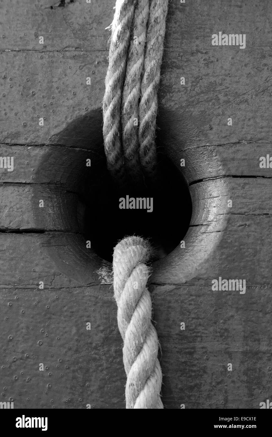 Detail der Takelage eines großen Schiffes. Stockfoto