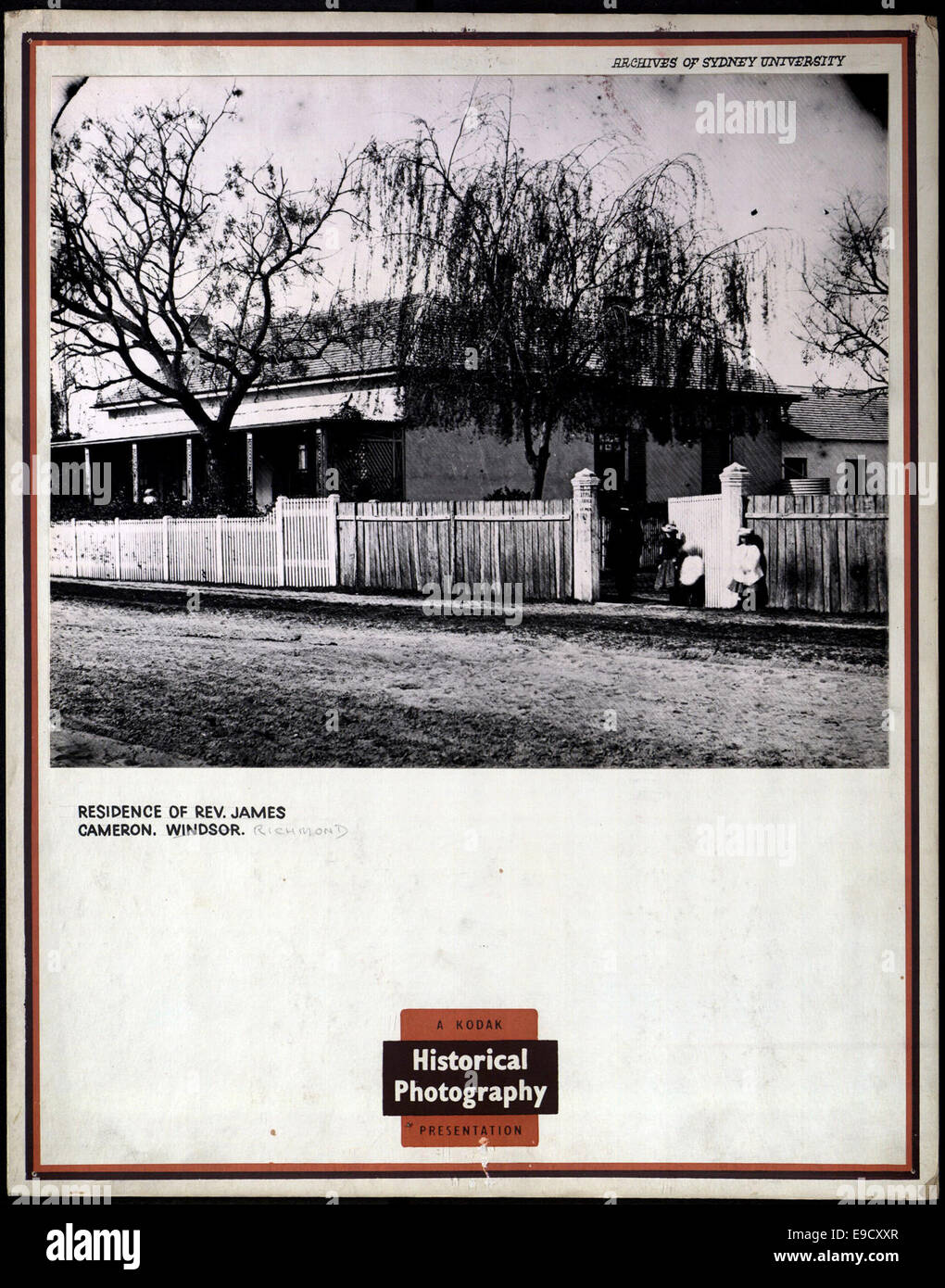 Dieses Foto zeigt die Residenz von Reverend James Cameron in Windsor oder Richmond, Australien. Das Bild zeigt den architektonischen Stil der Residenz, typisch für das Ende des 19. Oder frühen 20. Jahrhunderts. Stockfoto