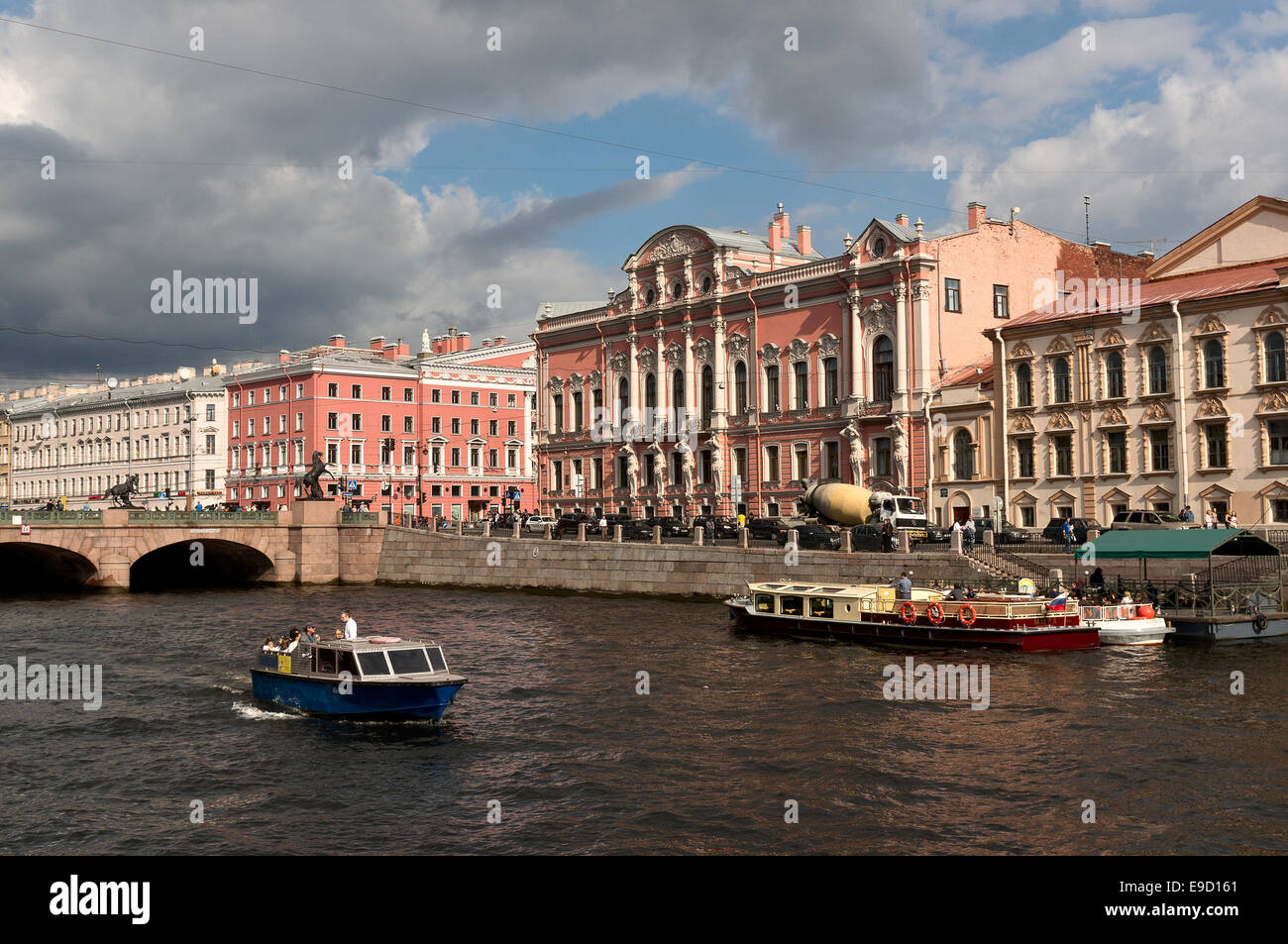 Schone Fluss Durch Sankt Petersburg Ebenbild