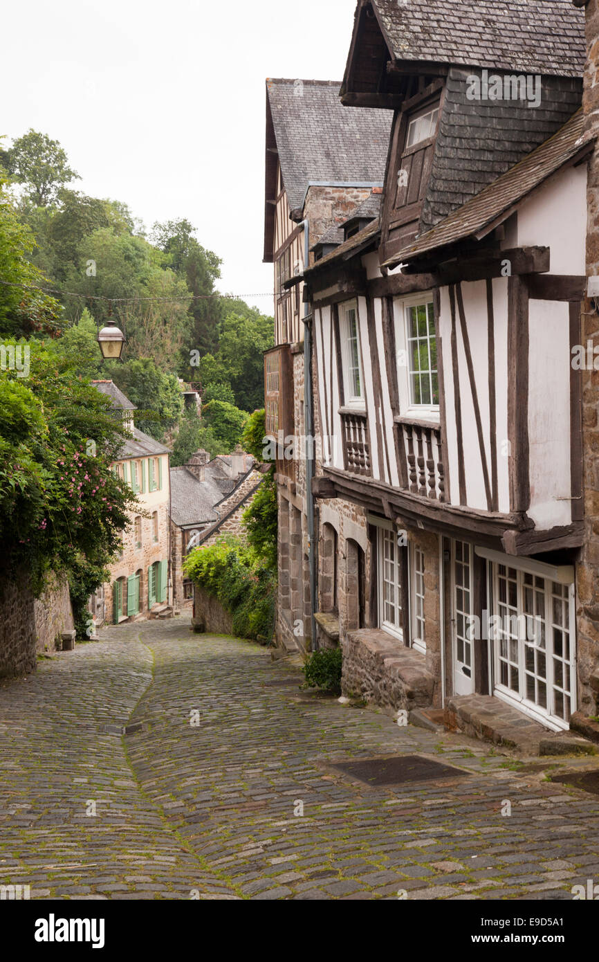Rue du Jerzual - Mittelalterliche Straße in Dinan, Bretagne, Frankreich Stockfoto