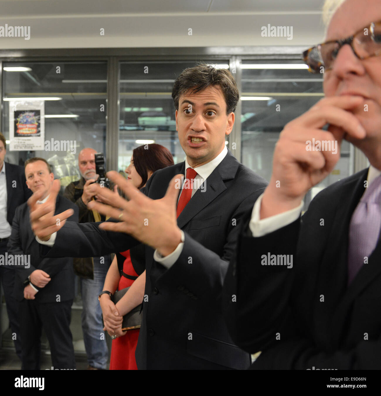 Ed Miliband britischen Labour-Partei Politiker besucht Dudley College Stockfoto