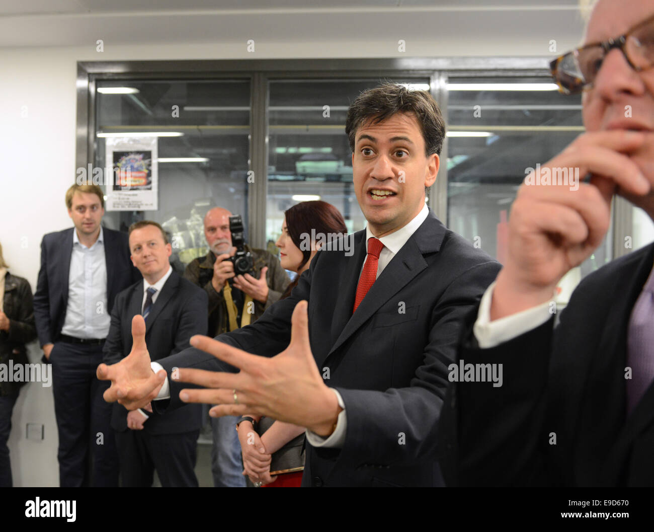 Ed Miliband britischen Labour-Partei Politiker besucht Dudley College Stockfoto