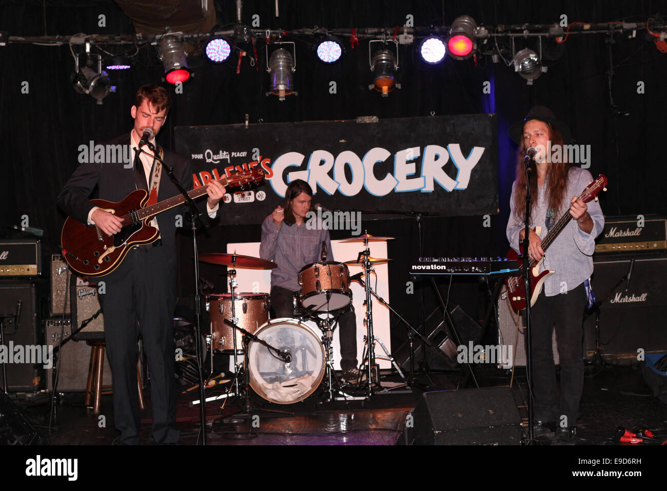 New York, New York, USA. 25. Oktober 2014. Tetherball spielt bei Arlenes Grocery auf Stanton St. in New York für den CMJ Music Marathon, 25. Oktober 2014, Foto von John Marshall Mantel Credit: John Marshall Mantel/ZUMA Draht/Alamy Live News Stockfoto