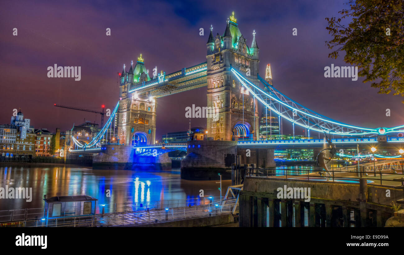 HDR-Bild der Tower Bridge bei Nacht Stockfoto