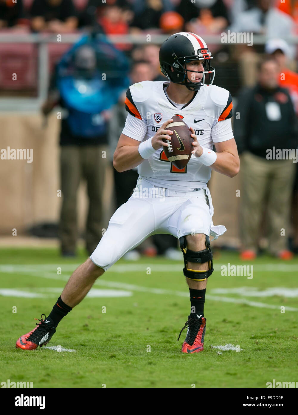 25. Oktober 2014: Oregon State Beavers Quarterback Sean Mannion (4) während der NCAA Football-Spiel zwischen der Stanford Cardinal und die Oregon State Beavers im Stanford Stadium in Palo Alto, CA. Stanford besiegte Oregon State 38-14. Damon Tarver/Cal-Sport-Medien Stockfoto