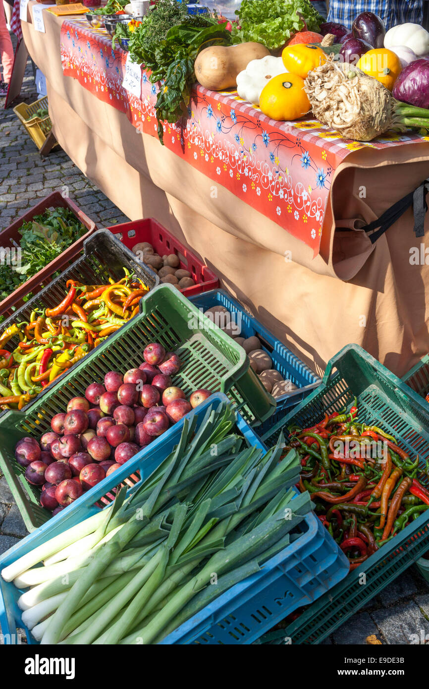 Produkte auf Farmers Market Prag Naplavka Tschechische Republik Stockfoto