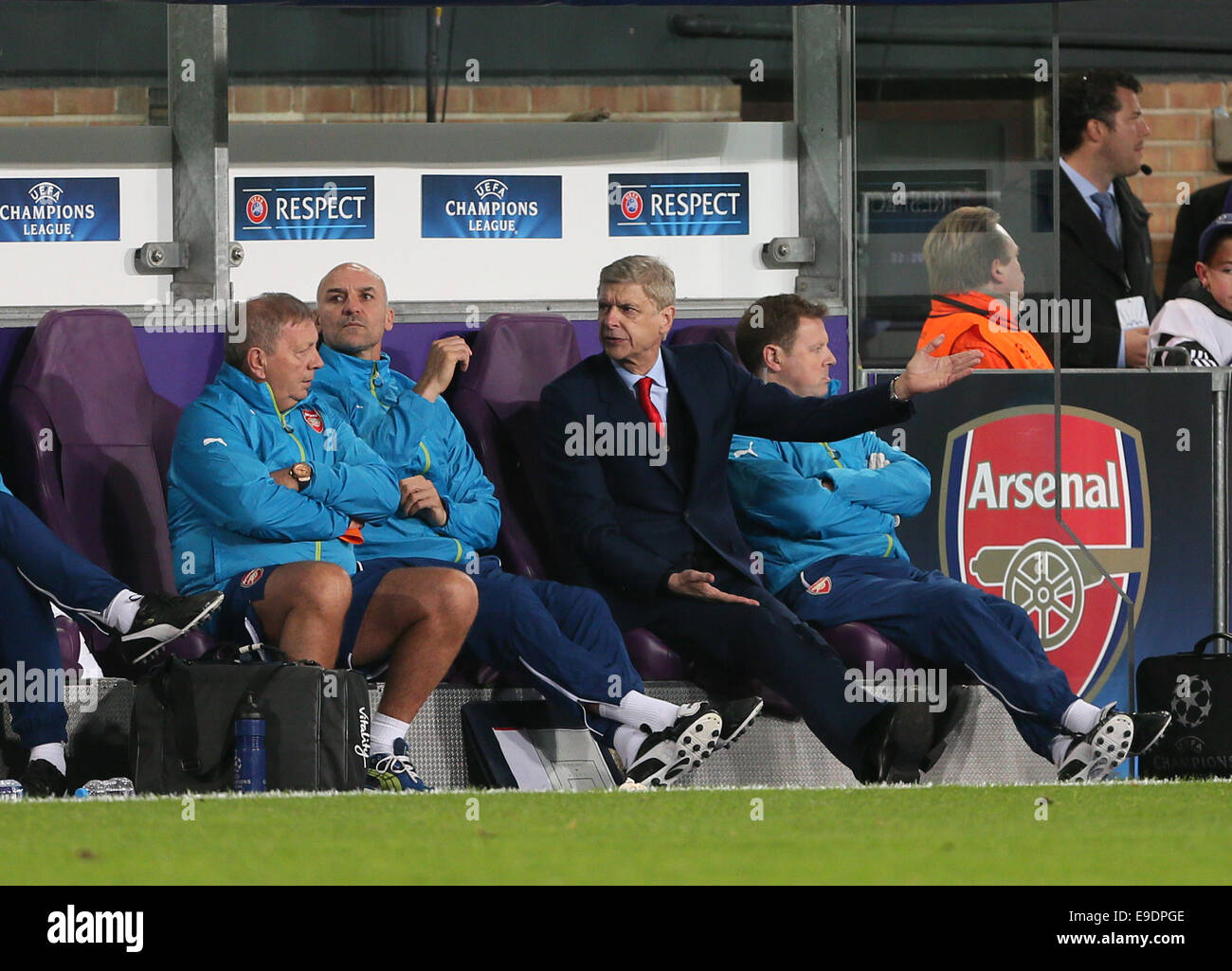 Anderlecht, UK. 22. Oktober 2014. Arsenals Arsene Wenger blickt auf. - UEFA Champions League - RSC Anderlecht Vs Arsenal - konstanter Vanden Stock Stadion - Belgien 22. Oktober 2014 - Bild David Klein/Sportimage. © Csm/Alamy Live-Nachrichten Stockfoto