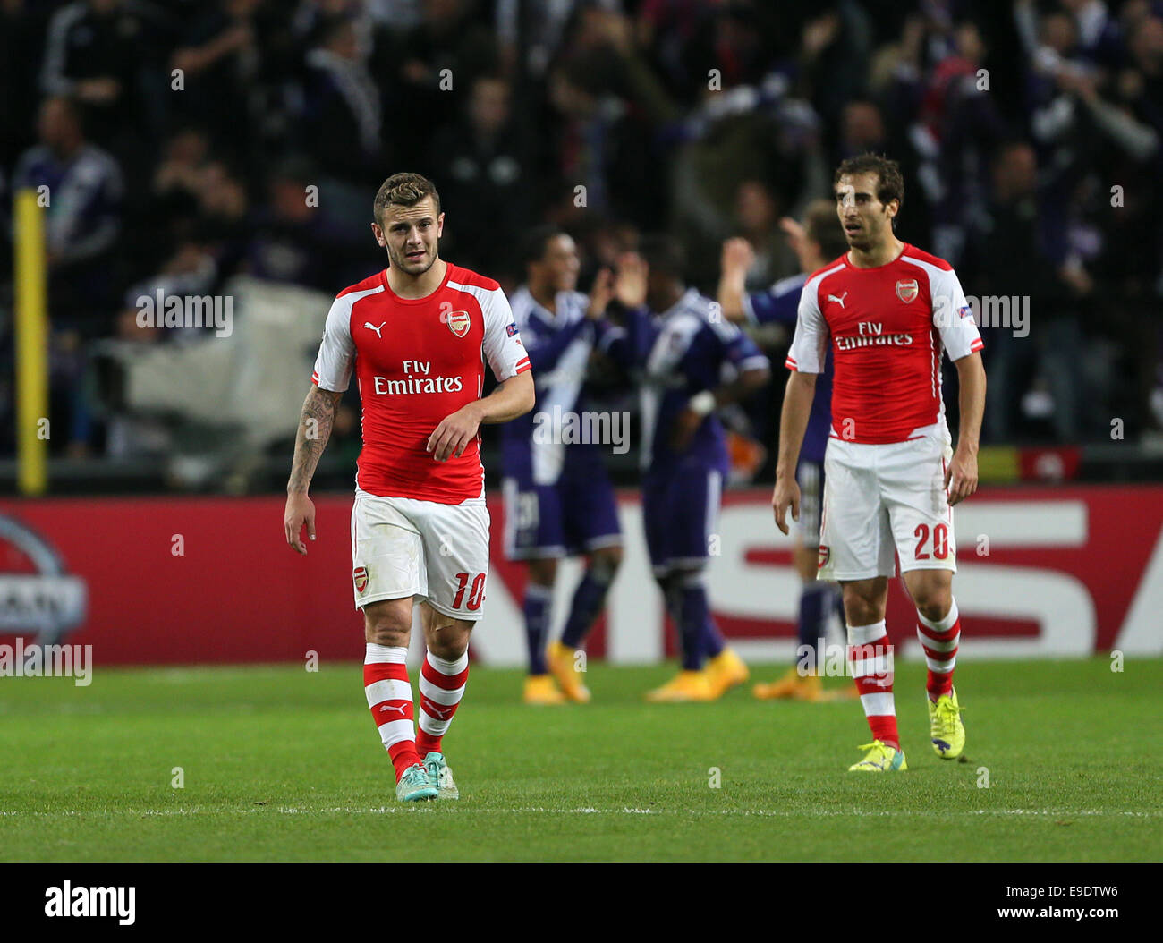 22. Oktober 2014 zusieht - Anderlecht, Vereinigtes Königreich - Arsenals Jack Wilshere niedergeschlagen nach dem 1: 0 hinunter... -UEFA Champions League - RSC Anderlecht Vs Arsenal - konstanter Vanden Stock Stadion - Belgien 22. Oktober 2014 - Bild David Klein/Sportimage. Stockfoto