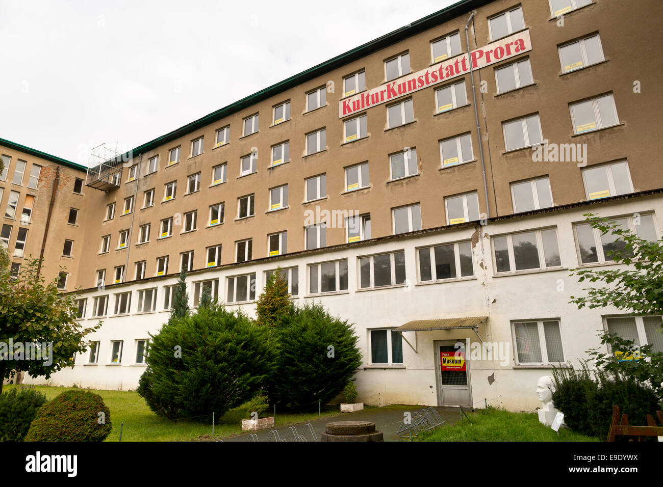 Prora - ehemalige "Kraft durch Freude" (Kraft Durch Freude / KdF) Nazi-Ferienanlage Gebäude Komplex - Prora, Rügen, Deutschland, Eu Stockfoto