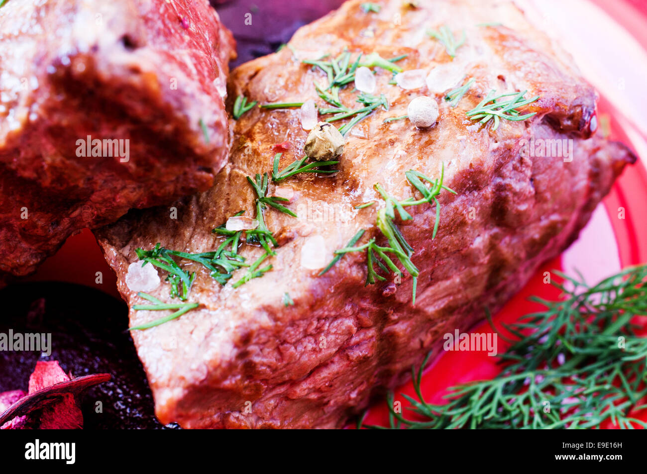 Leckere Rindersteaks mit rote Beete und Äpfel gourmet Stockfoto