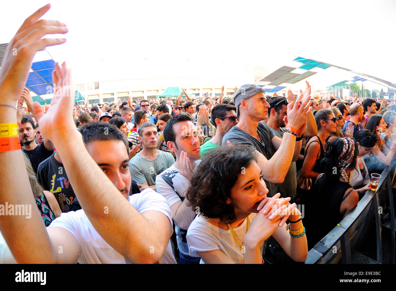 BARCELONA - 12 JUN: Publikum beim Sonar Festival am 12. Juni 2014 in Barcelona, Spanien. Stockfoto