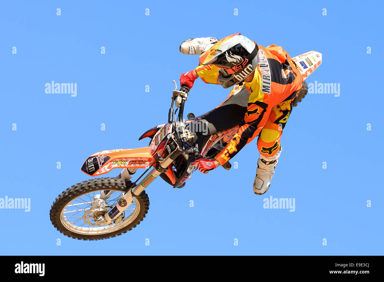 BARCELONA - JUN-28: Ein Profi-Fahrer beim FMX (Freestyle Motocross) Wettbewerb bei LKXA Extreme Sport Barcelona spielen auf Stockfoto