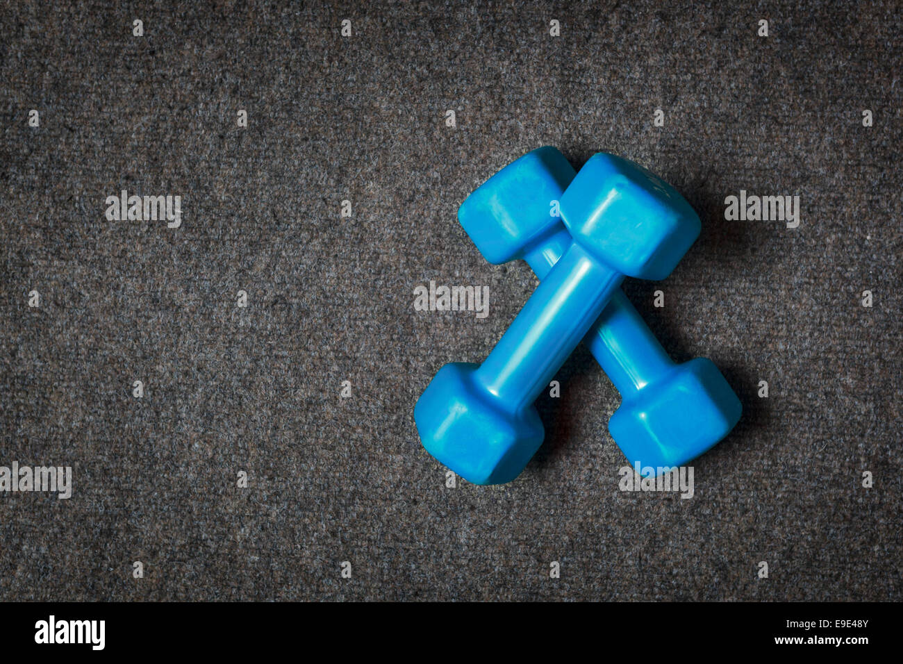 Kleine Hanteln im Stock - Fitness-Konzept. Stockfoto