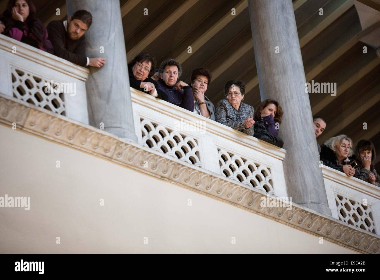 Thessaloniki, Griechenland. 26. Oktober 2014. Verherrlichung Zeremonie in der Kirche Saint Demetrius der Patron Saint of Thessaloniki, Griechenland am 26. Oktober 2014. Bildnachweis: Konstantinos Tsakalidis/Alamy Live-Nachrichten Stockfoto