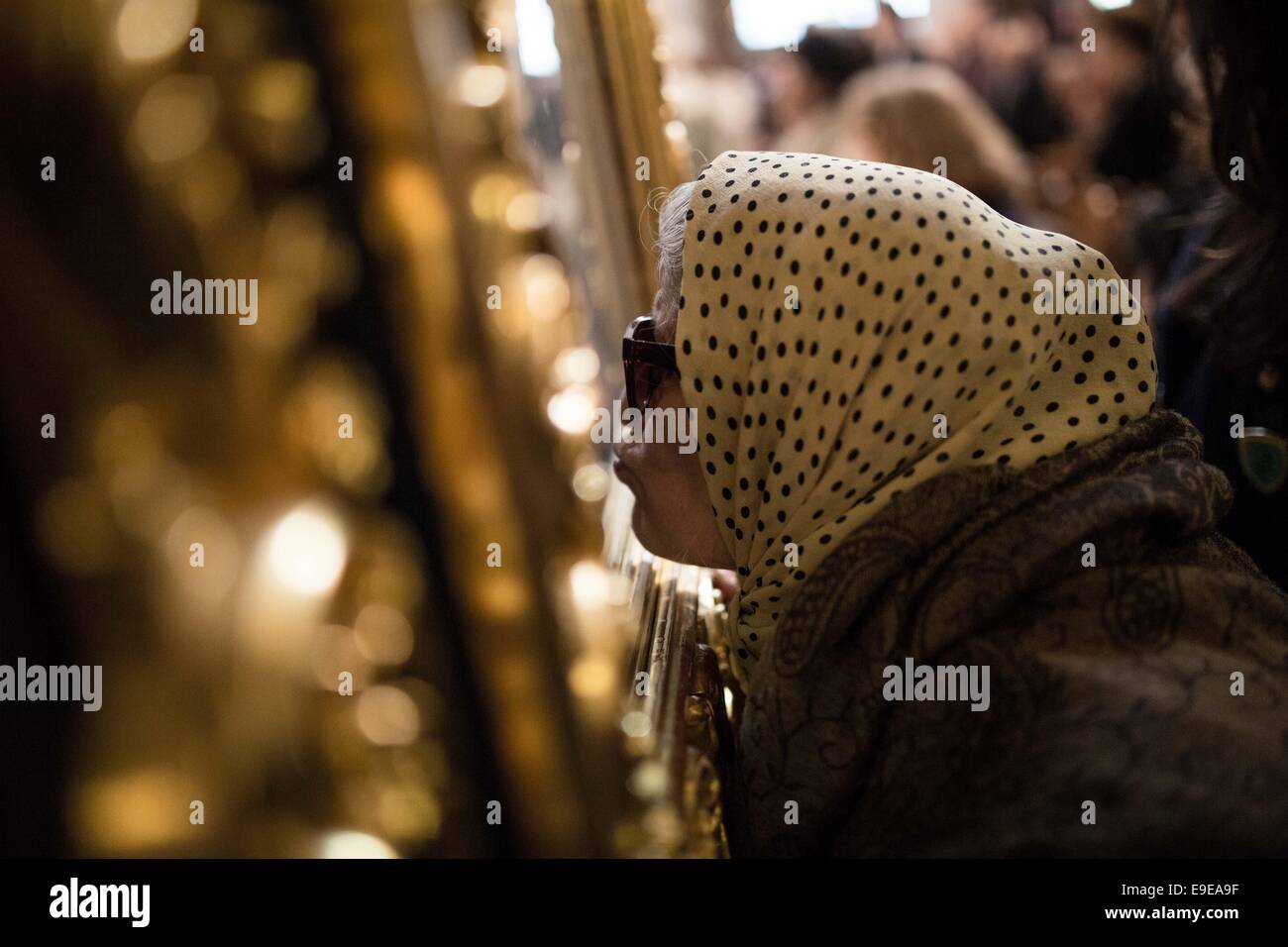 Thessaloniki, Griechenland. 26. Oktober 2014. Verherrlichung Zeremonie in der Kirche Saint Demetrius der Patron Saint of Thessaloniki, Griechenland am 26. Oktober 2014. Bildnachweis: Konstantinos Tsakalidis/Alamy Live-Nachrichten Stockfoto