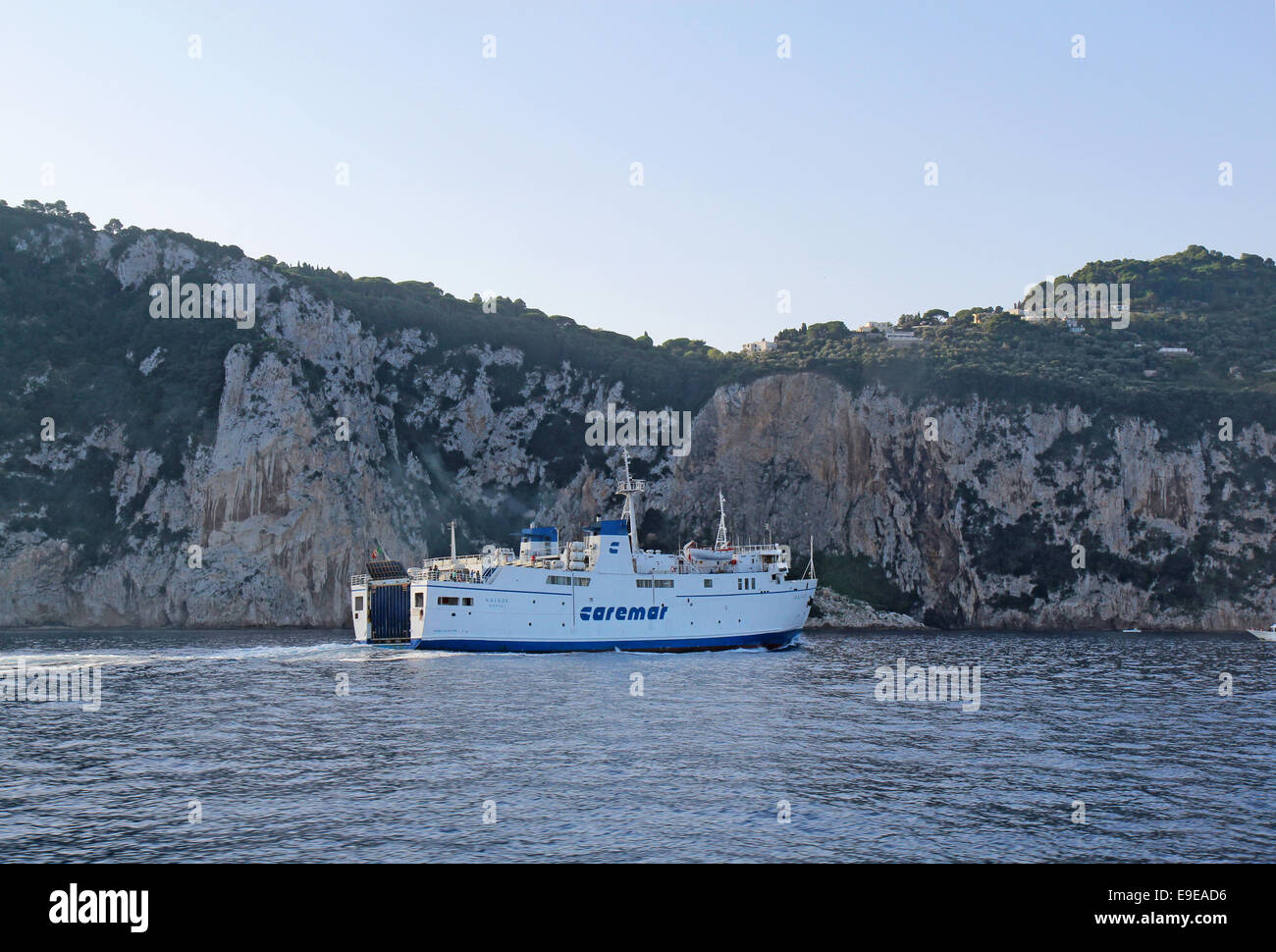 Caremar (Kampanien Regionale Marittima) Fähre von Neapel Ankunft auf der Insel Capri, Italien Stockfoto