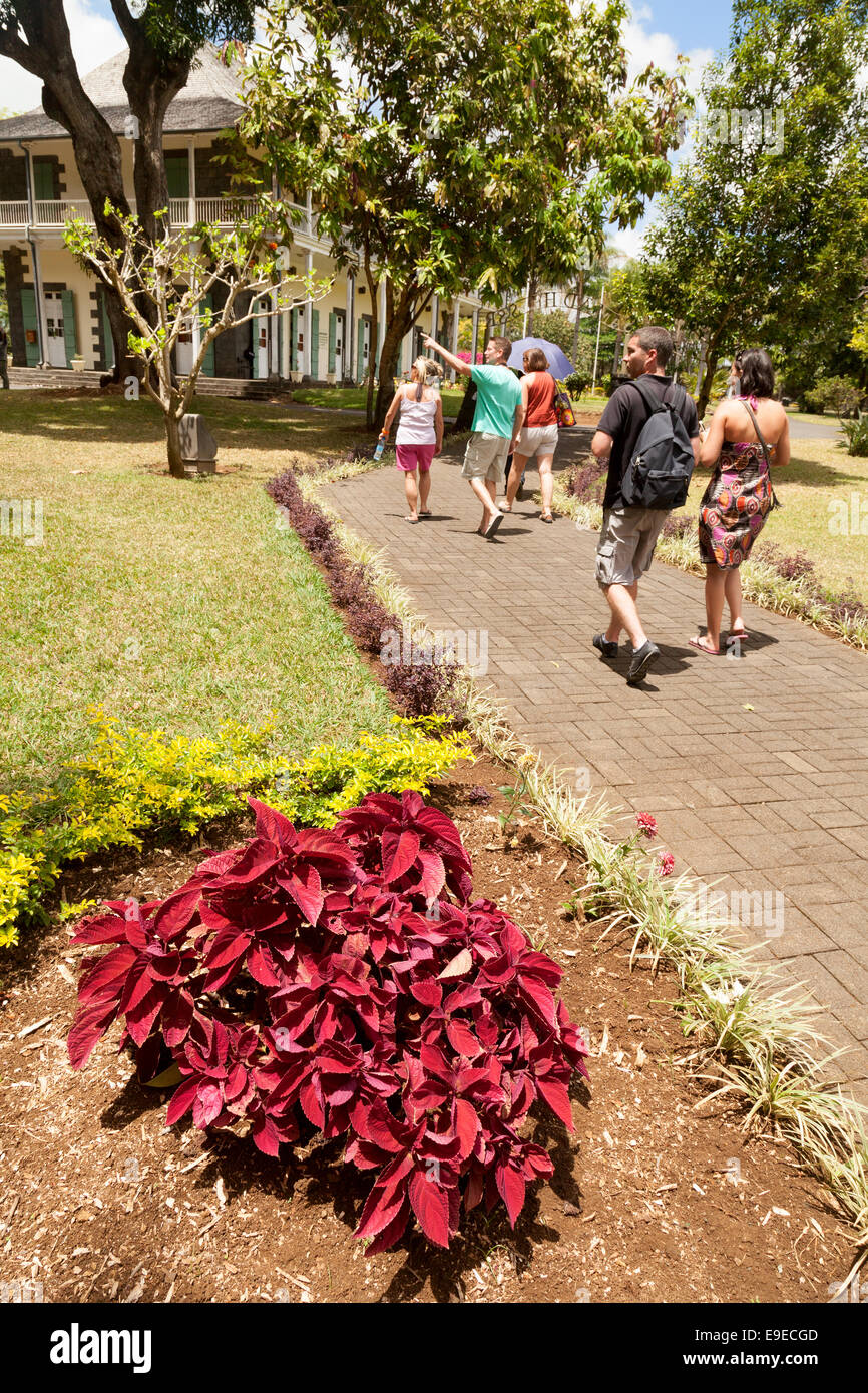 Touristen besuchen das Chateau de Mon Plaisir, The Sir Seewoosagur Ramgoolam Botanical Gardens, Pamplemousses, Mauritius Stockfoto
