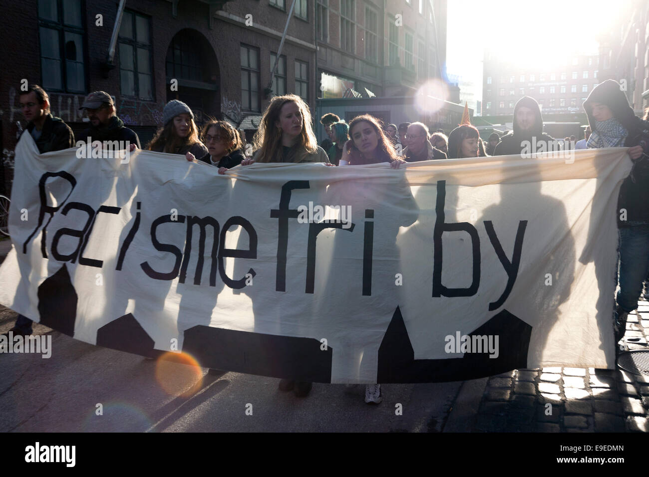 Kopenhagen, Dänemark. 26. Oktober 2014: Demonstration in Kopenhagen gegen Rassismus. Die Zeichen in englischer Sprache zu lesen: auf dem Schild steht in englischer Sprache: "Rassismus Freistadt" Credit: OJPHOTOS/Alamy Live News Stockfoto
