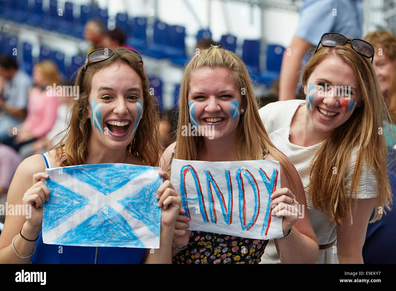 Valencia, Spanien. 26. Oktober 2014. Valencia Open 500 Tennis Finale zwischen Andy Murray of Great Britain und Tommy Robredo von Spanien. Fans von Andy Murray von Großbritannien Credit: Action Plus Sport/Alamy Live News Stockfoto