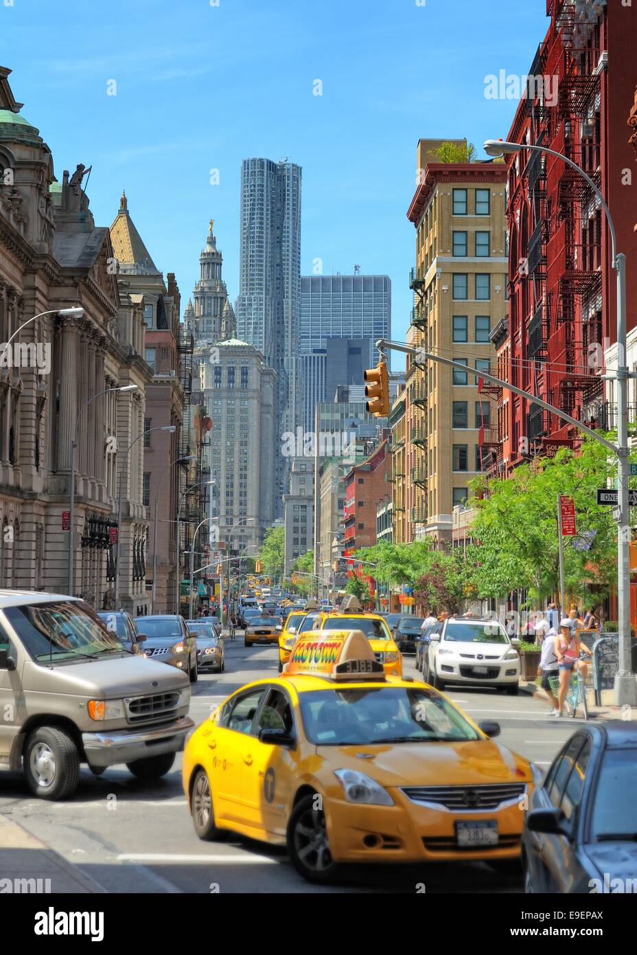 New York City Straße an einem sonnigen Tag Stockfoto