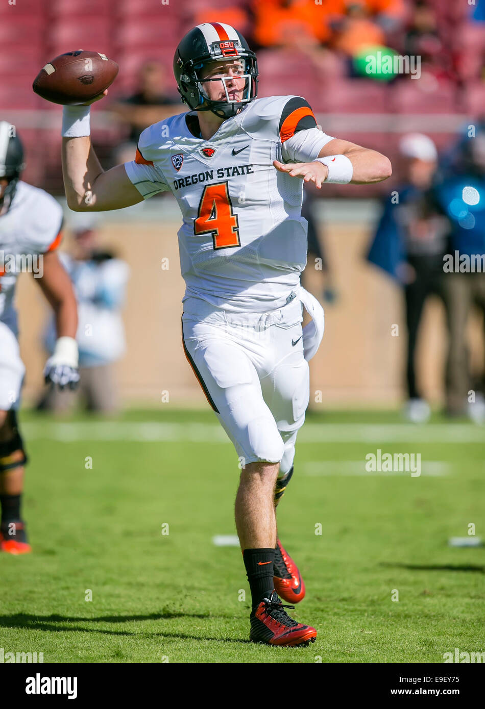 25. Oktober 2014: Oregon State Beavers Quarterback Sean Mannion (4) in Aktion während der NCAA Football-Spiel zwischen der Stanford Cardinal und die Oregon State Beavers im Stanford Stadium in Palo Alto, CA. Stanford besiegte Oregon State 38-14. Damon Tarver/Cal-Sport-Medien Stockfoto