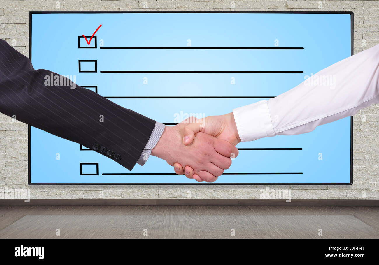 Handschlag auf einem Plasma-Panel mit Checkliste Hintergrund Stockfoto