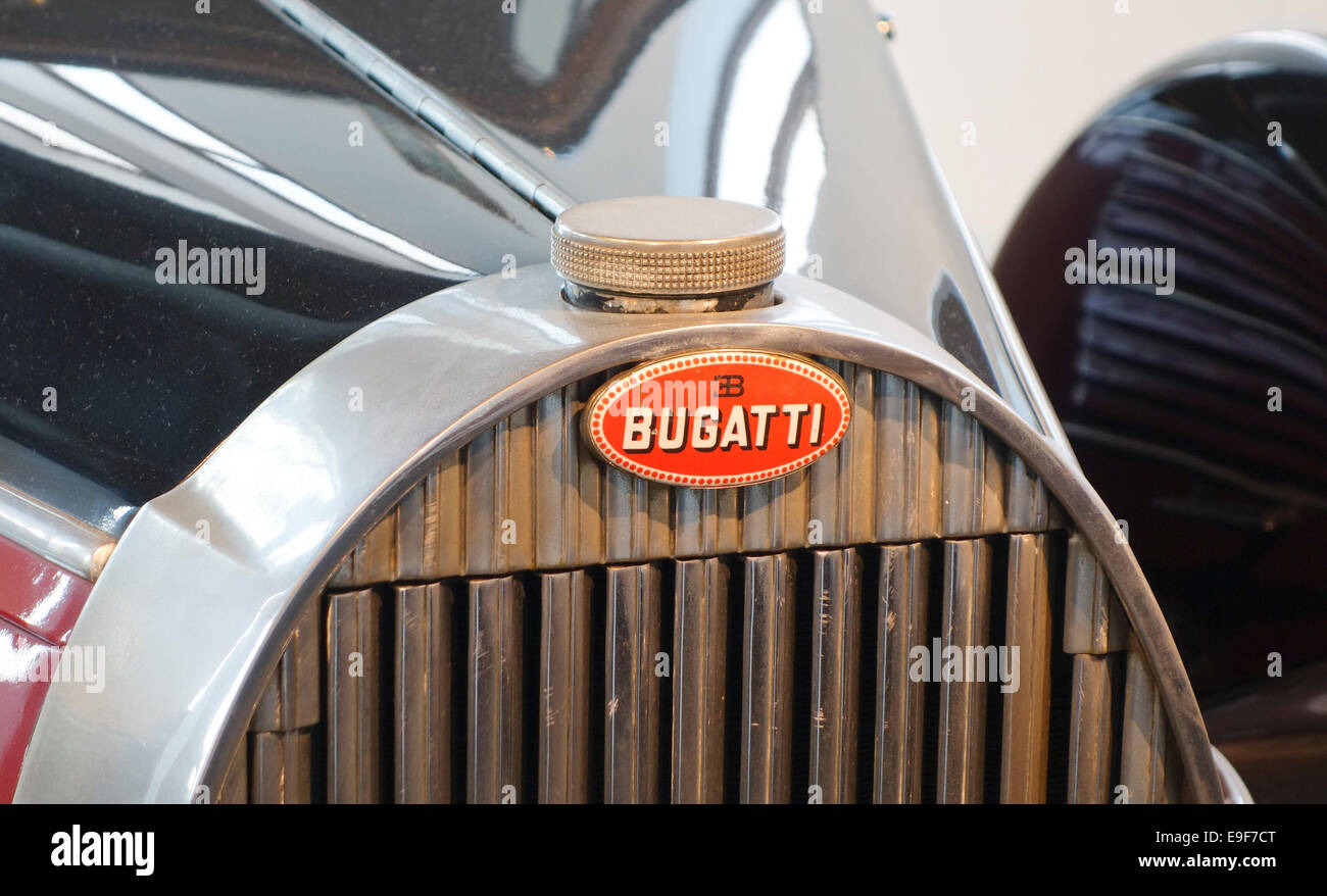 Bugatti Bugatti Classic Car Emblem 1936, 6 Zylinder, 3 Liter, Type 57. im Auto, Automobil Museum von Málaga, Andalusien, Spanien. Stockfoto