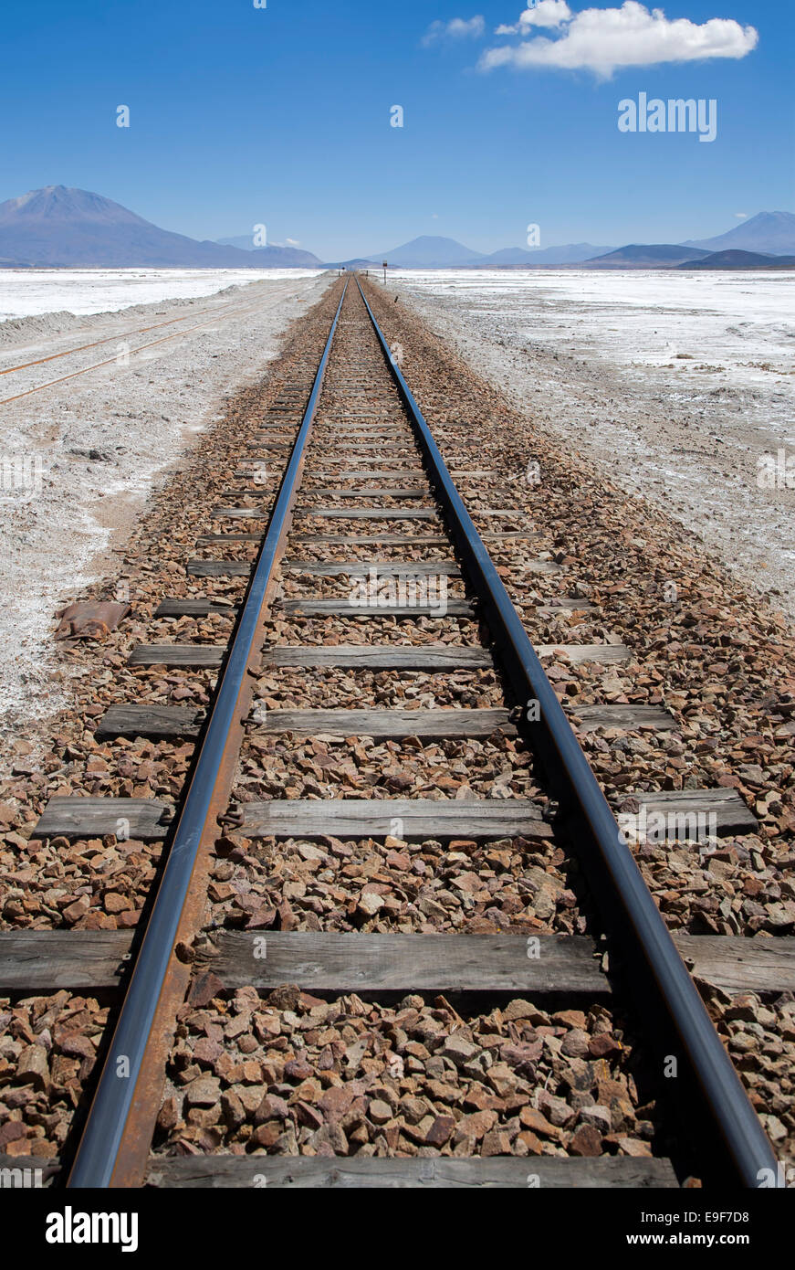Eisenbahn. Salar de Uyuni. Bolivien Stockfoto