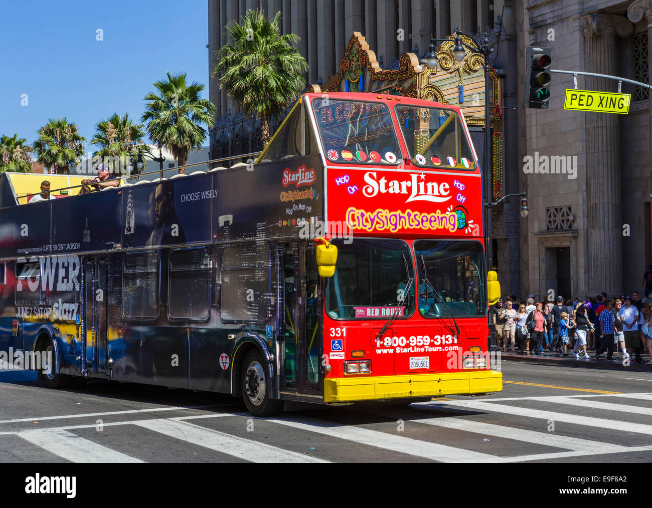 StarLine Tours Sightseeing Doppeldeckerbus am Hollywood Boulevard, Hollywood, Los Angeles, Kalifornien, USA Stockfoto