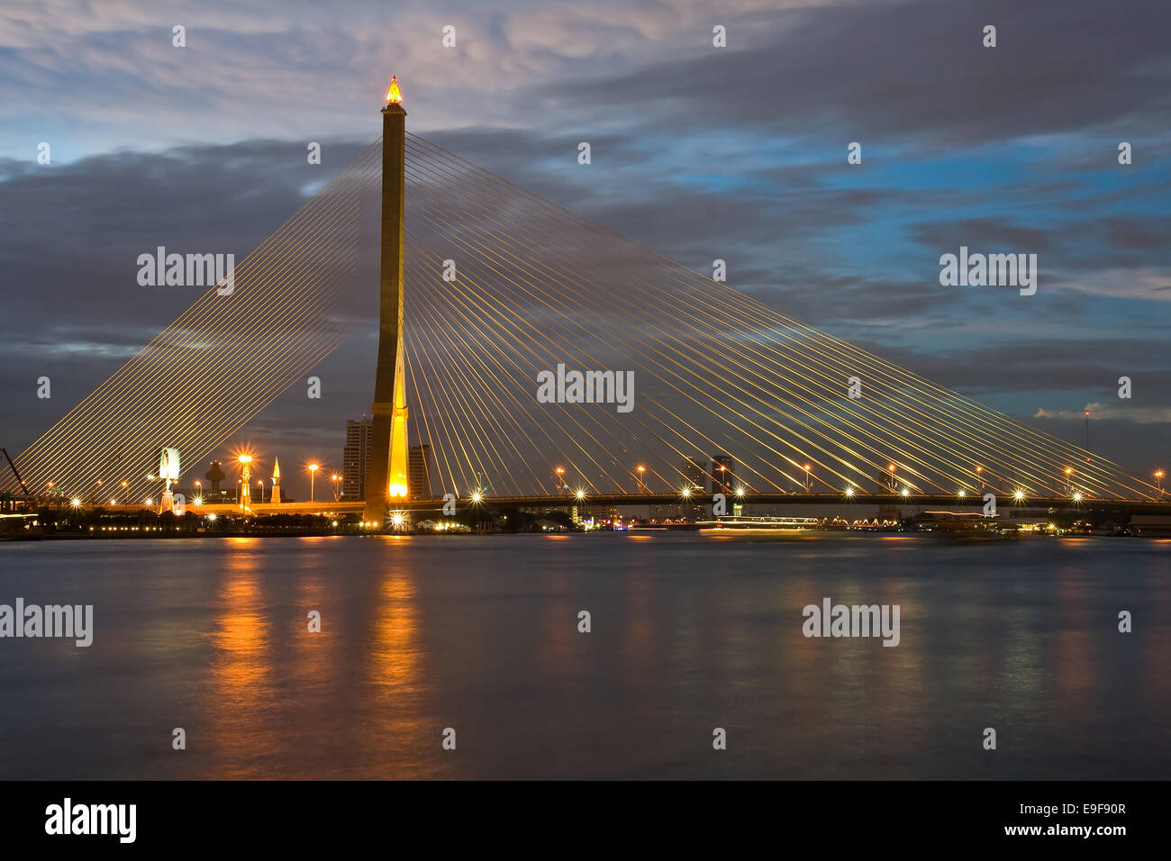 Bangkok Rama 8 Brücke Stockfoto