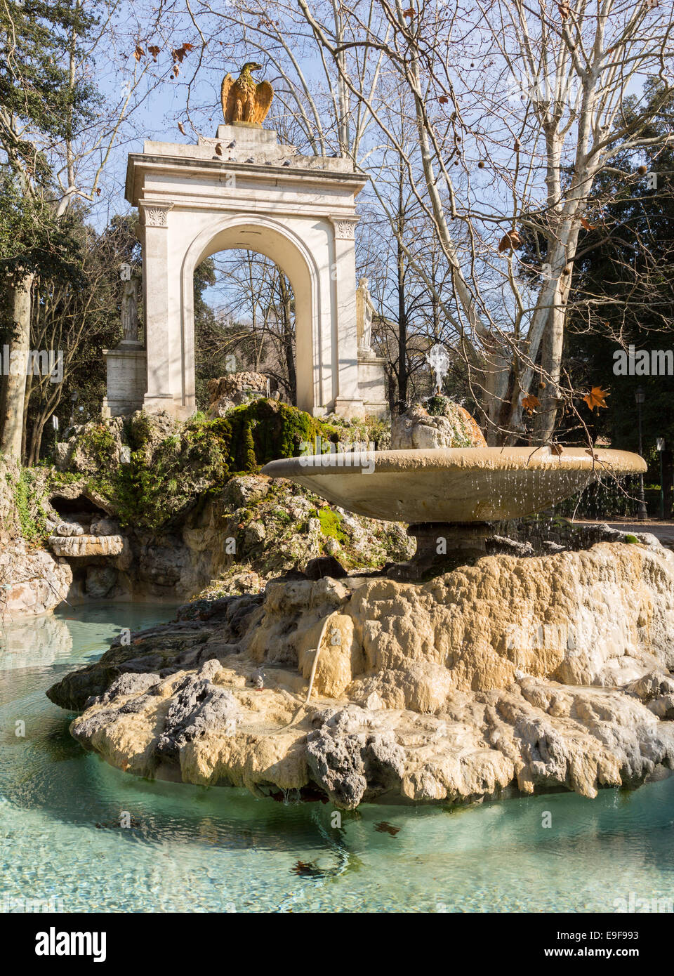 Piazza del Fiocco Arch und Brunnen in Rom Stockfoto