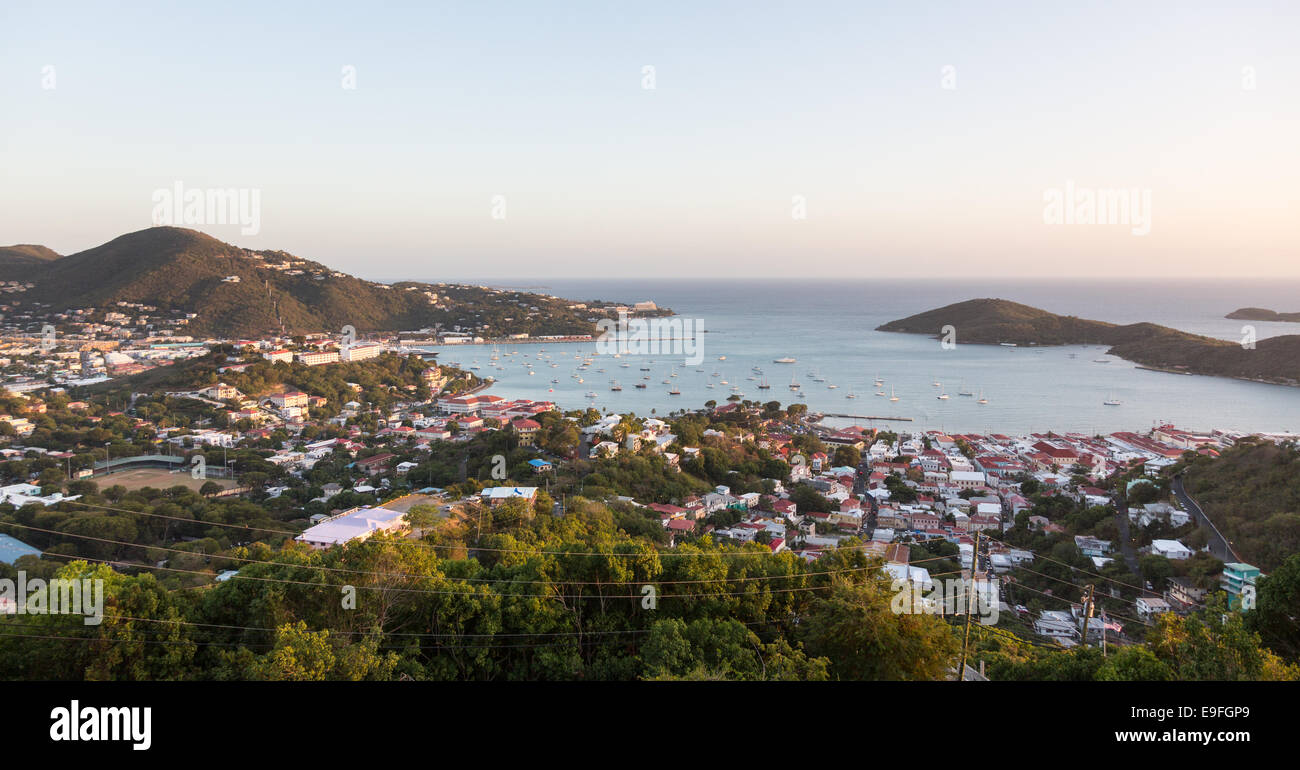 Sonnenuntergang über Charlotte Amalie, St. Thomas Stockfoto