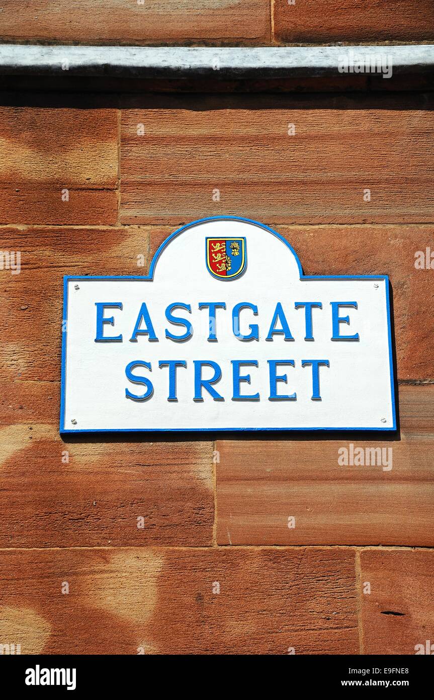 Eastgate Street melden Sie an einer Wand, Chester, Cheshire, England, Vereinigtes Königreich, West-Europa. Stockfoto