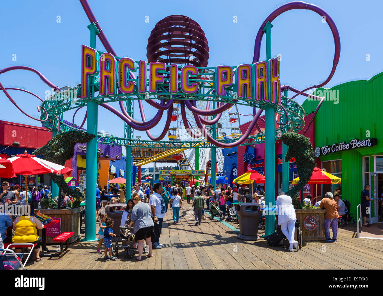 Eingang zum Pacific Park Festplatz am Santa Monica Pier, Los Angeles, Kalifornien, USA Stockfoto