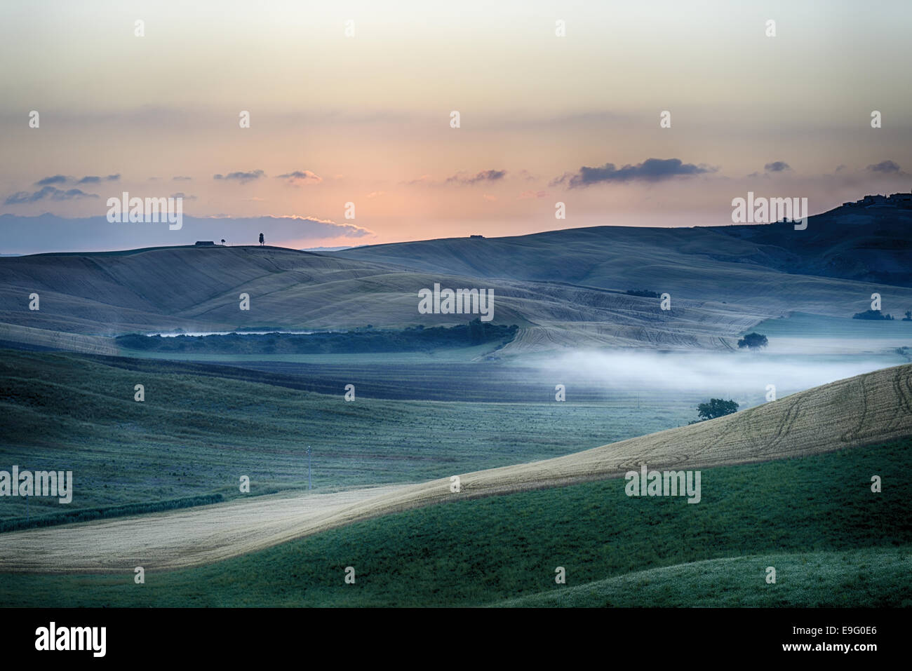 Sonnenaufgang über der Crete Senesi Stockfoto