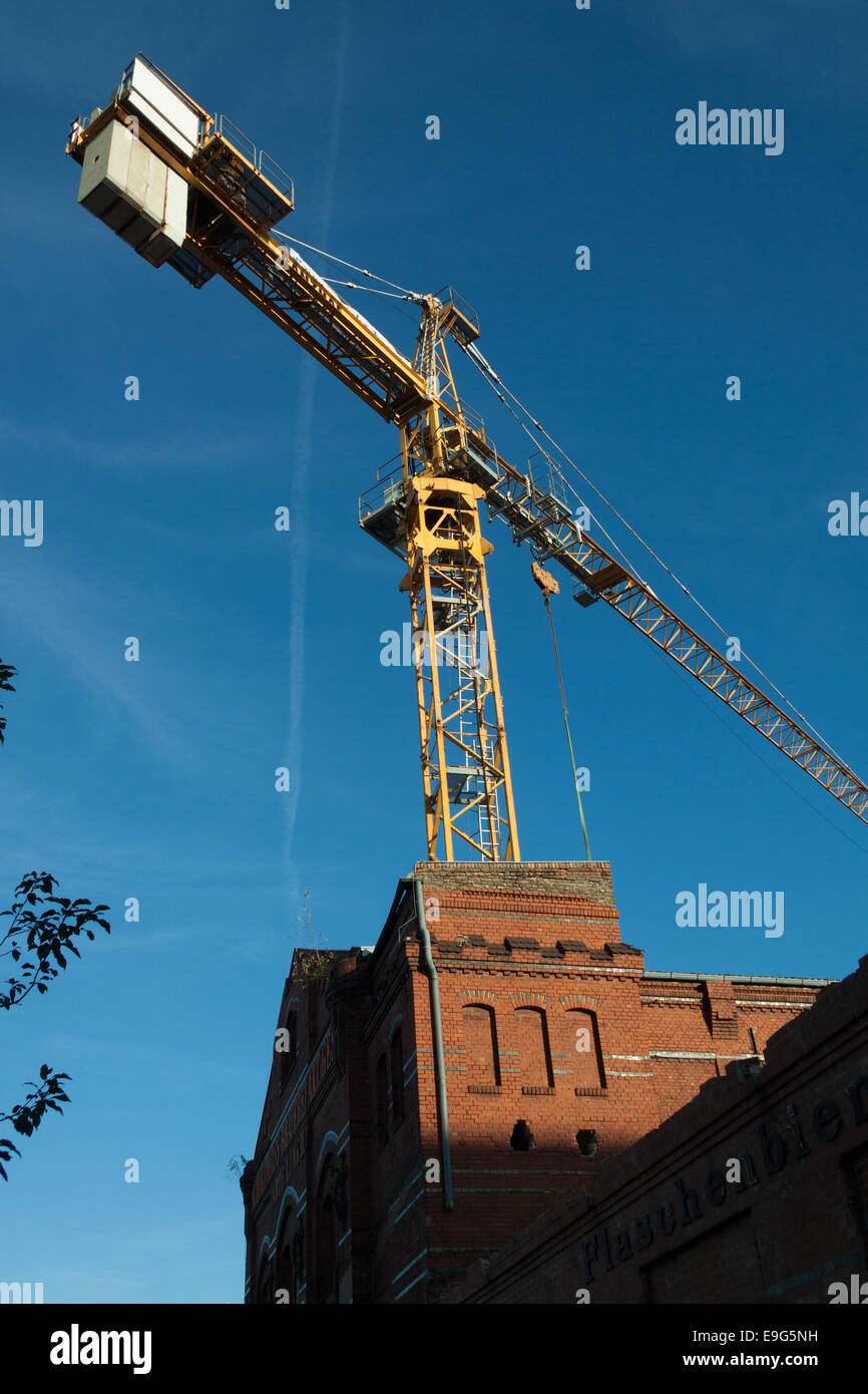 Kran in einem Turm Stockfoto