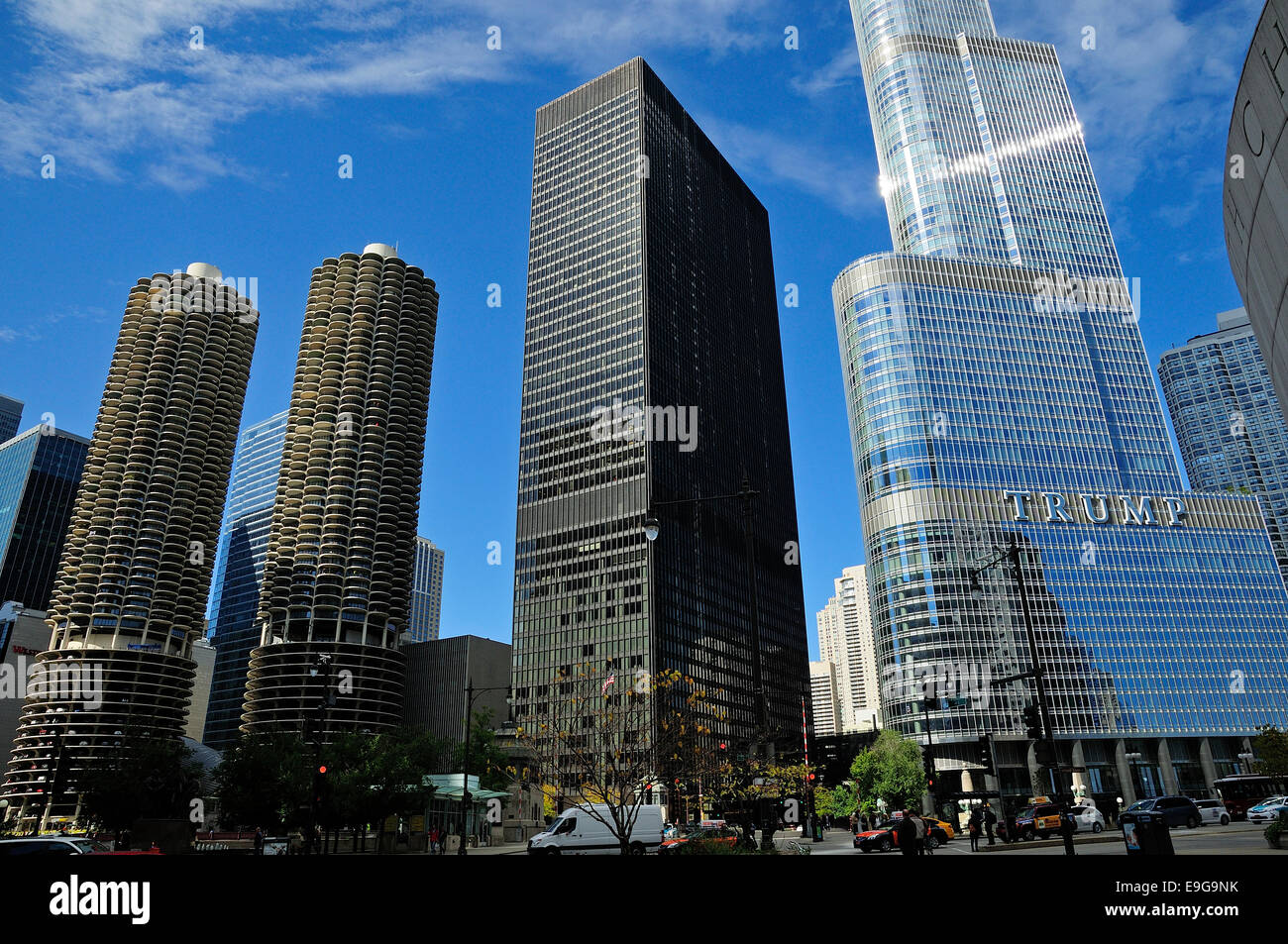 Skyline von Chicago - Links sind Marina Towers, IBM-Gebäude, Trump Tower auf rechten Seite. Stockfoto