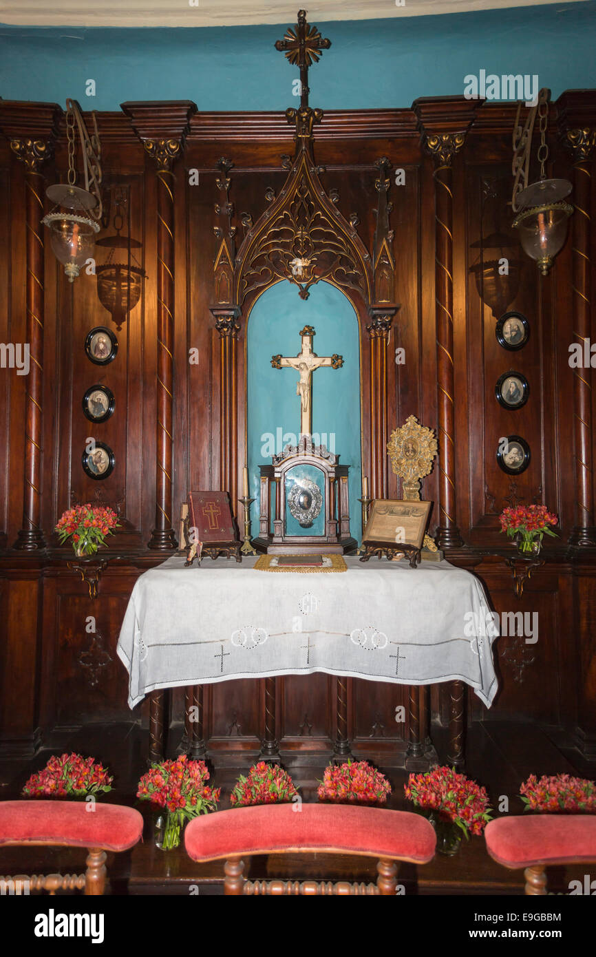 Mit Holz getäfelten private Kapelle und Altar im historischen Haus im Kolonialstil, Casa Solariega de Aliaga, Lima, Peru, die Heimat von Francisco Pizarro Stockfoto