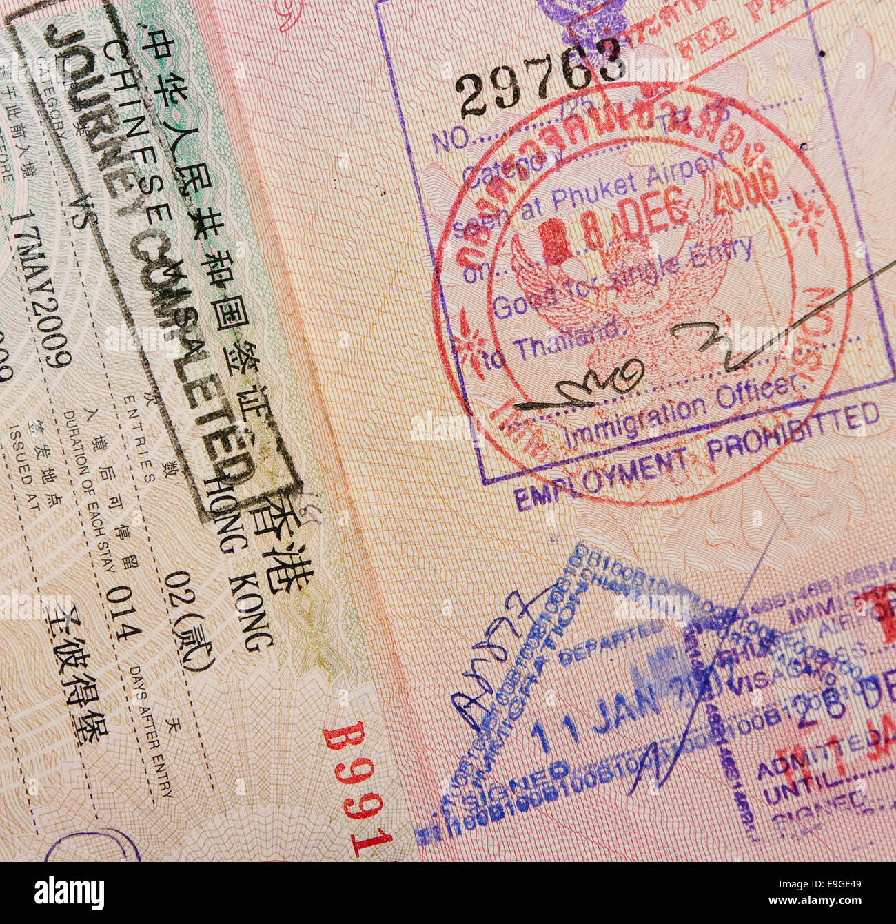 Reisepass mit Thai und Hong Kong Briefmarken Stockfoto