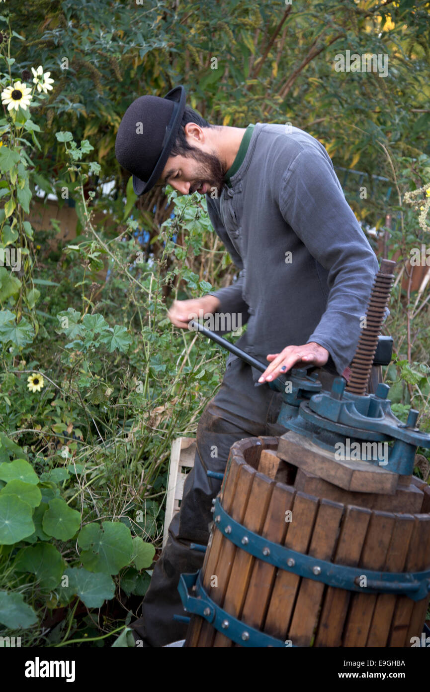 Hackney. Herstellung von Apfelsaft aus Äpfeln Glücksfall. Stockfoto