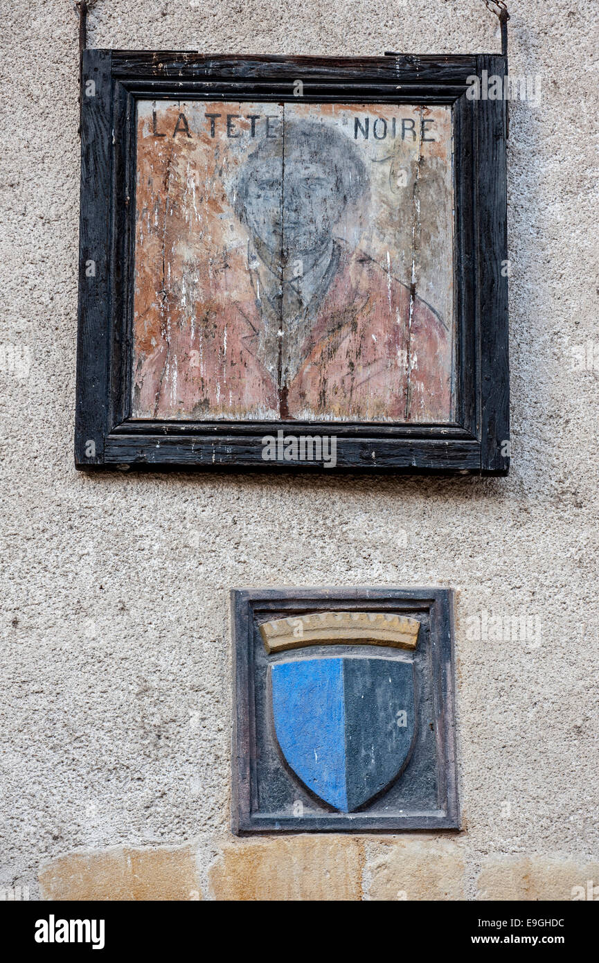 Das mittelalterliche Gasthaus Auberge De La Tête Noire in Saint-Symphorien-de-Lay, Rhône-Alpes, Frankreich, Europa Stockfoto