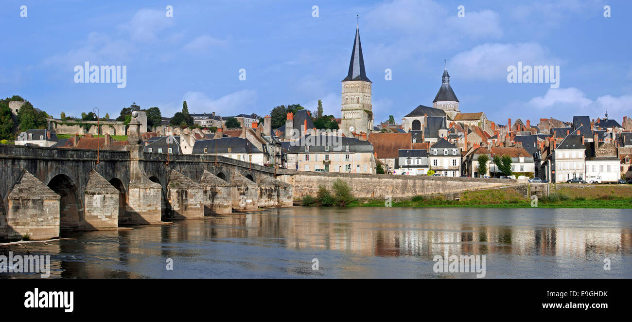 La Charité-Sur-Loire entlang des Flusses Loire, Burgund Nièvre, Frankreich Stockfoto