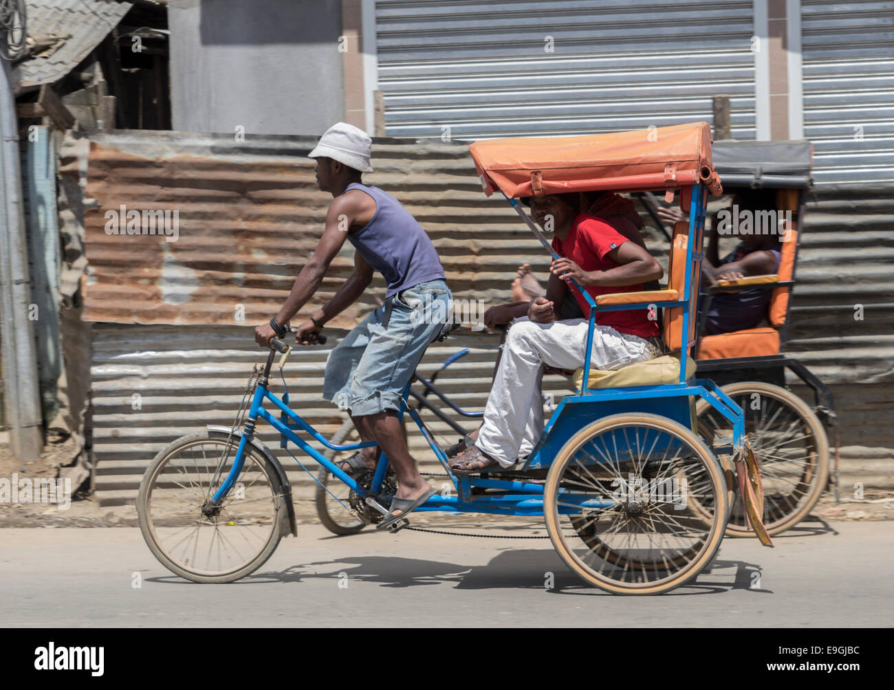 Eine Rikscha auf den Straßen von Madagaskar Stockfoto