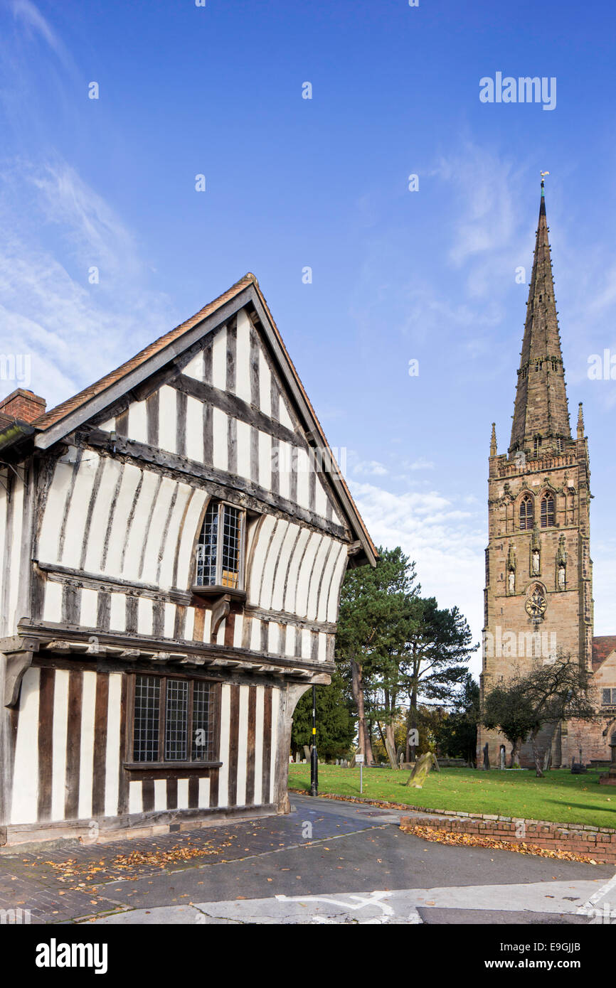 The15th Fachwerk Jahrhundert Tudor Merchants House und St. Nicolas Church, Kings Norton, Birmingham, West Midlands, England, UK Stockfoto