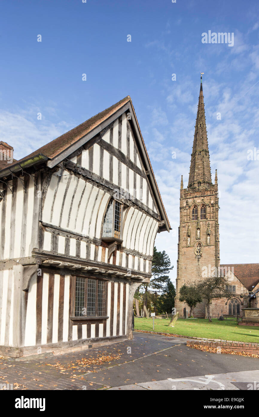 The15th Fachwerk Jahrhundert Tudor Merchants House und St. Nicolas Church, Kings Norton, Birmingham, West Midlands, England, UK Stockfoto