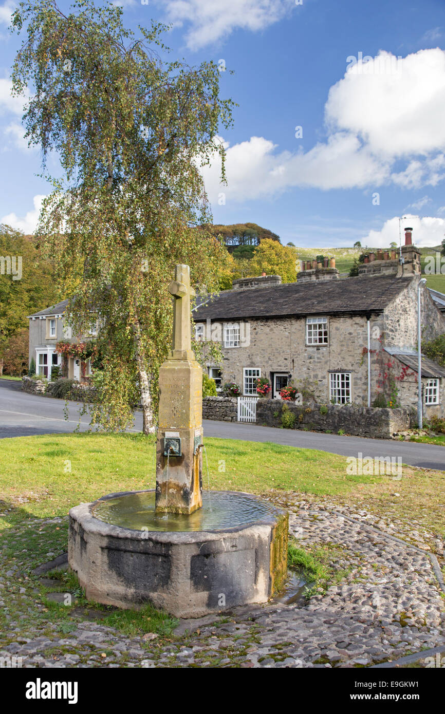 Herbst in der attraktiven Dorf Langcliffe nahe Settle, Yorkshire Dales National Park, North Yorkshire, England, UK Stockfoto