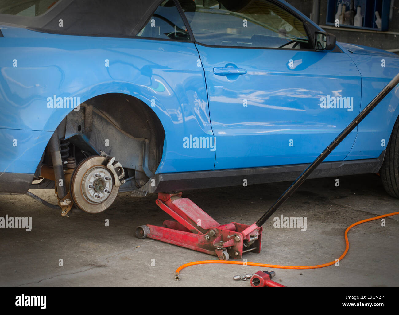 Auto Auto Änderung Bremsen Reifen-Service-Reparatur Stockfoto