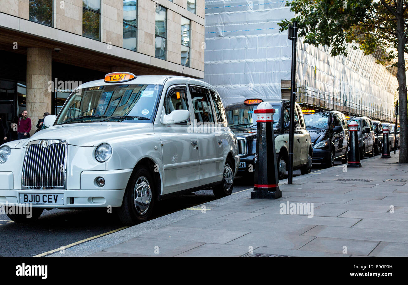 Taxistand Black Cabs London UK Stockfoto